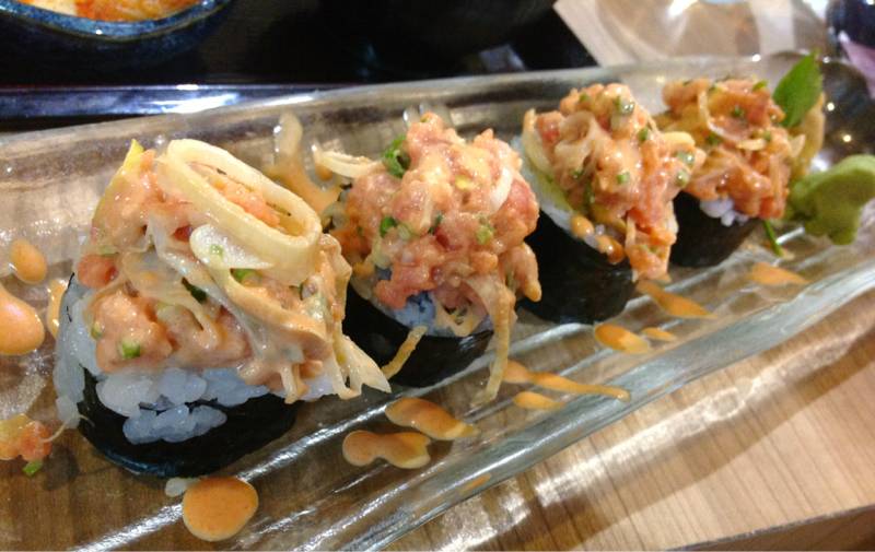 ข้าวปั้นทูน่าครีมสลัดเผ็ด ที่ ร้านอาหาร FUMi Japanese Cuisine The Mall Bangkapi