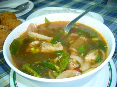 ต้มแซ่บกระดูกอ่อน  แซ่บเช่นกัน ที่ ร้านอาหาร หนองคาย เสนา (ป้าสุ) ถนนพหลโยธิน