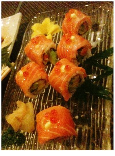 อลาสกา แซลมอน เนื้อปลา หวานมัน พร้อมไข่ปลาโรยหน้า อร่อยจุงเบย ที่ ร้านอาหาร Kumo Fuze