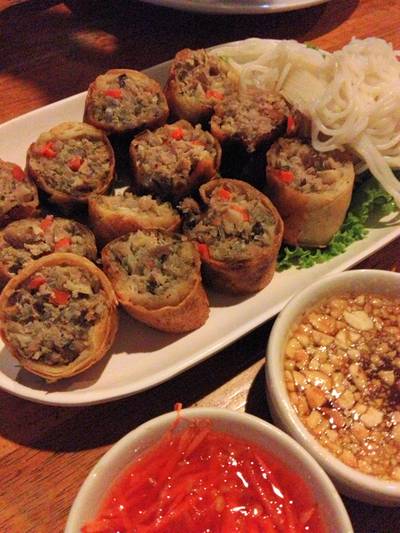 ปอเปี๊ยะทอด ที่ ร้านอาหาร ญีญวณ
