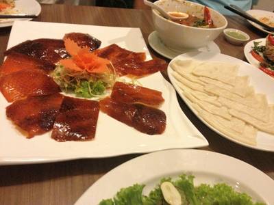 เป็ดปังกิ่งเบาๆค่ะ ที่ ร้านอาหาร บ้านไม้น้ำ