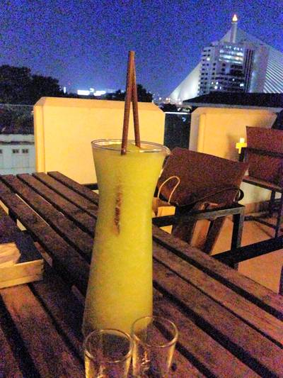 ร้านอาหาร แจ่มจันทร์ บาร์ แอนด์ บิสโทร