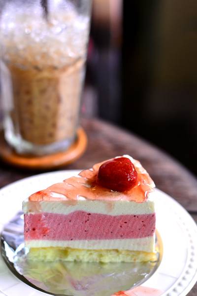 สตรอเบอรี่มูส ที่ ร้านอาหาร Mai bakery in garden