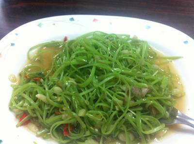 ผัดผักบุ้ง ที่ ร้านอาหาร ครัวเจ๊ง้อ สี่พระยา