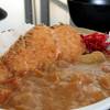 ข้าวแกงกะหรี่แซลมอน ที่ ร้านอาหาร Nippon Kai