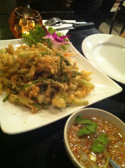 ยำผักบุ้งกรอบอร่อยม๊ากกก ที่ ร้านอาหาร บี เรสโต
