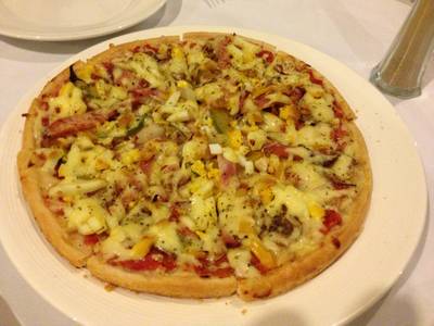 Pizza หน้ารวม ที่ ร้านอาหาร Arcobaleno Italian Restaurant Pizza หน้ารวม ที่ ร้านอาหาร Arcobaleno Italian Restaurant