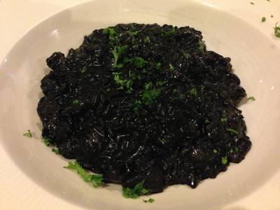 Risotto Nero ที่ ร้านอาหาร Arcobaleno Italian Restaurant Risotto Nero ที่ ร้านอาหาร Arcobaleno Italian Restaurant