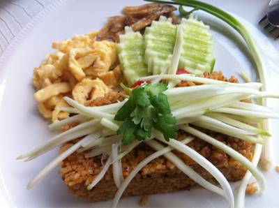 ข้าวผัดน้ำพริกปลาย่าง ที่ ร้านอาหาร Studio 9 Dining Theatre by The River