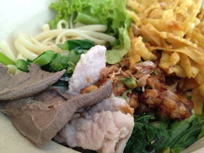 ร้านอาหาร ร้านก๋วยเตี๋ยวหมู 1000 เส้น
