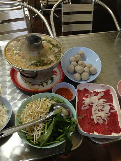 หม้อไฟตัวโหดด ที่ ร้านอาหาร สมบูรณ์ไทย