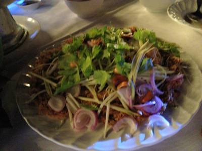 ยำปลาดุกฟู ที่ ร้านอาหาร ปลาทู