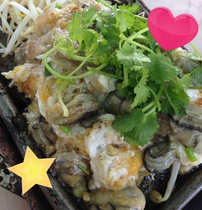 Oyster Omelet ที่ ร้านอาหาร ชายทะเลบางพระ Oyster Omelet ที่ ร้านอาหาร ชายทะเลบางพระ