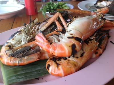 กุ้งเผา ที่ ร้านอาหาร ครัวทองแดง