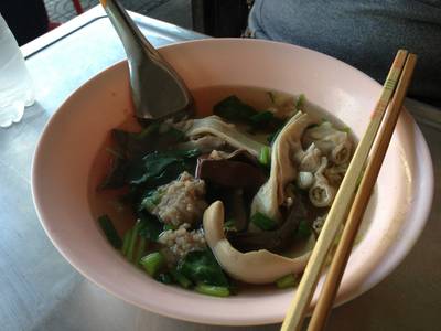 เกาเหลาพิเศษ ที่ ร้านอาหาร ร้านกาแฟเจ๊กเปี๊ยะ