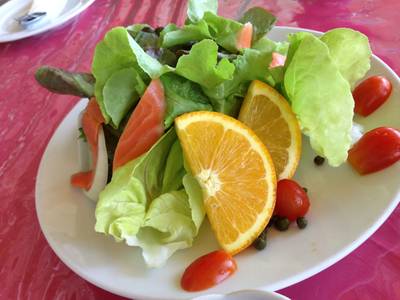 smokes salmon salad ที่ ร้านอาหาร My Care Cuisine