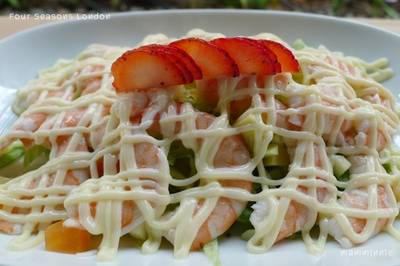 สลัดกุ้งแก้ว น้ำสลัดเข้ากับกุ้งดีเลยค่ะ ที่ ร้านอาหาร Four Seasons Mega Bangna
