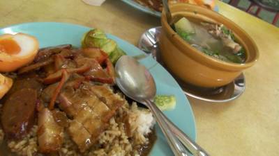 ร้านอาหาร ข้าวหมูแดงสีมรกต