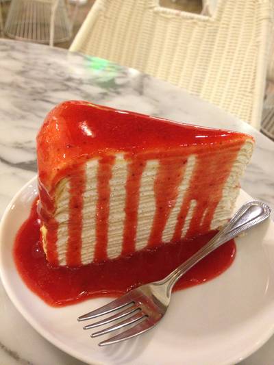 สุดยอดเครปเค้ก ประจำร้านซีเครท การ์เด้น หอม หวาน อร่อยจนแทบละลาย ที่ ร้านอาหาร Secret Garden สาทร