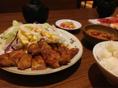 ไก่ย่างซีิอิ้ว อร่อยมากกก ที่ ร้านอาหาร Zen Central ลาดพร้าว