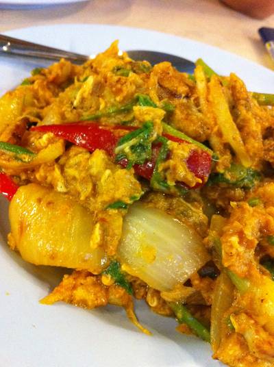 กรรเชียงปูผัดผงกะหรี่ ที่ ร้านอาหาร ครัวทะเล