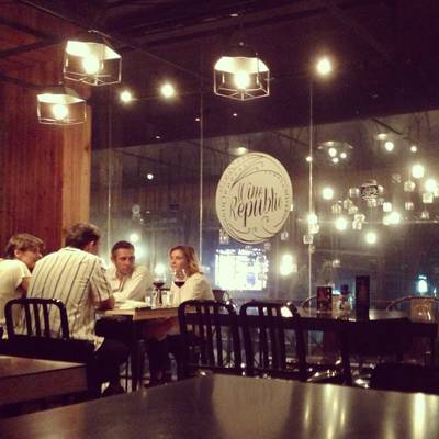 ร้านอาหาร Wine Republic Thonglor ร้านอาหาร Wine Republic Thonglor