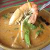 ต้มยำกุ้งน้ำข้นนน ที่ ร้านอาหาร บ้านไม้ริมน้ำ