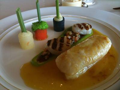 Double John Dory and Grilled Scallops ที่ ร้านอาหาร Le Normandie