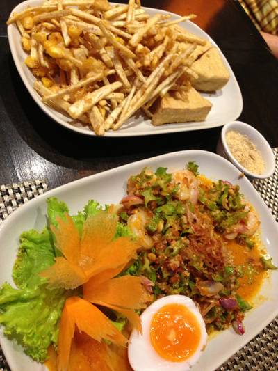 ร้านอาหาร พันโคม