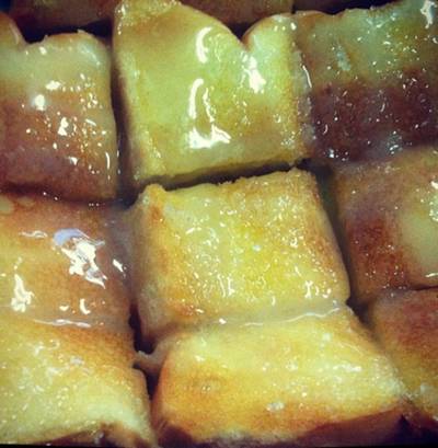 ขนมปังราดนมน่าทานมาก ที่ ร้านอาหาร ออน ล๊อก หยุ่น