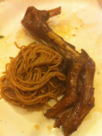 ขาห่านอบหมี่ (มาชัดๆ) ที่ ร้านอาหาร ซ้งโภชนา กัลปพฤกษ์ ขาห่านอบหมี่ (มาชัดๆ) ที่ ร้านอาหาร ซ้งโภชนา กัลปพฤกษ์