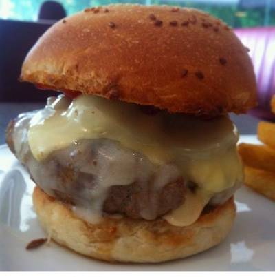Big Cheese Burger...kor OK ah! ที่ ร้านอาหาร Bangkok Burger Co. ทองหล่อ 10