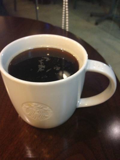 แก้วมัคเล็ก ใส่ Americano ที่ ร้านอาหาร Starbucks