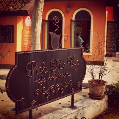 ร้านอาหาร Pick Me Up Cafe And Bistro ร้านอาหาร Pick Me Up Cafe And Bistro