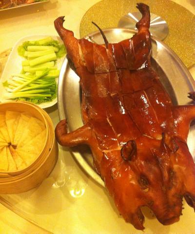 หมูหัน (ซ้าย) ที่ ร้านอาหาร ซ้งโภชนา กัลปพฤกษ์