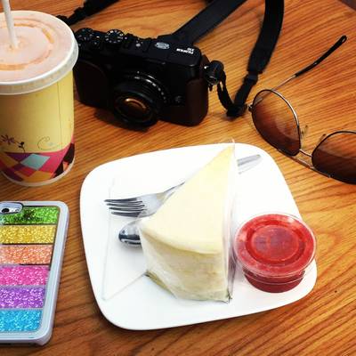 เครปเค้ก ที่ ร้านอาหาร ดาษดาแกลแลอรี่ To Sit Bloom Dasada