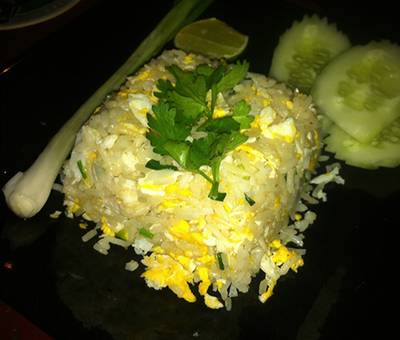 ข้าวผัดปู ที่ ร้านอาหาร บ้านตากอากาศ ข้าวผัดปู ที่ ร้านอาหาร บ้านตากอากาศ