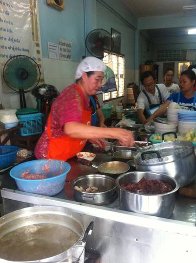 มือวางอันดับหน่ึง ที่ ร้านอาหาร โจ๊กนายจั๊ว สาขา 1