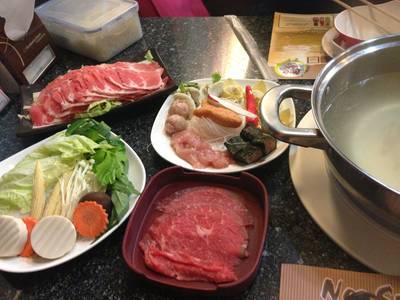 สุกกี้ที่มีชุดราคาถูกสำหรับทานคนเดียว ที่ ร้านอาหาร Neo Suki - Shabu Town in Town