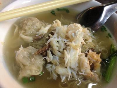 บะหมี่น้ำเกี๊ยวปูหมูแดง 100 บาท ที่ ร้านอาหาร สว่าง บะหมี่เกี๊ยวกุ้งก้ามปู