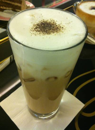 คาปูชิโน่เย็น หร่อยๆ ที่ ร้านอาหาร Vanilla Brasserie Siam Paragon