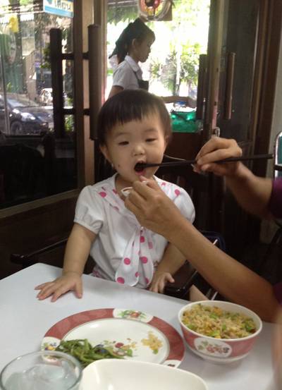 Harp ชอบปลา กับข้าวผัดด้วย ที่ ร้านอาหาร ครัวเจ๊ง้อ สี่พระยา