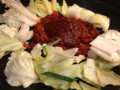 ชุดเนื้อผัดซอส ที่ ร้านอาหาร Dak Galbi Korean Rastaurant