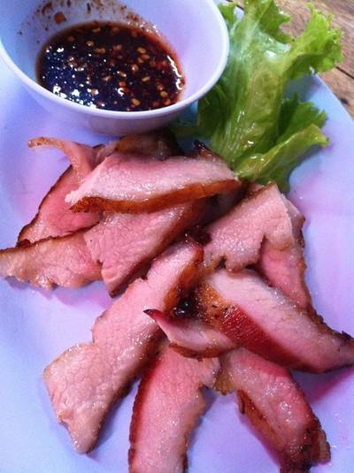 คอหมูย่าง ติดมันหน่อยๆ อร่อยค่ะ ที่ ร้านอาหาร แซ่บวัน ตำซั่ว