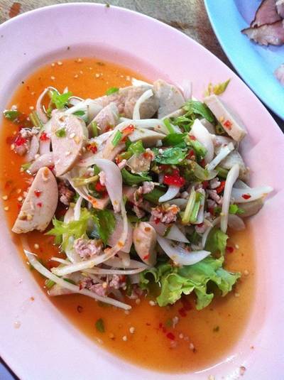 ยำหมูยอ อันนี้ก็แซ่บค่ะ มาจานใหญ่มากมาย ที่ ร้านอาหาร แซ่บวัน ตำซั่ว