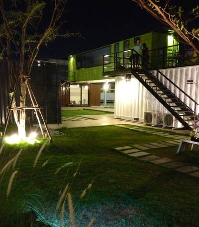 Think Cafe บริการเครื่องดื่มร้อนเย๋นและเค้กนุ่มลิ้น ที่ ร้านอาหาร Tree Box