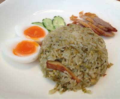 ข้าวผัดน้ำพริกหนุ่มหมูยอ หมูทอดเชียงใหม่  อร่อยได้ใน กทม ที่ ร้านอาหาร Cafe & Etcetera By Kloset