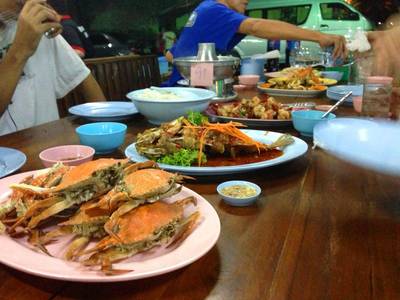 รวมๆยังมาไม่ครบ ที่ ร้านอาหาร สังเวียน ซีฟู๊ด