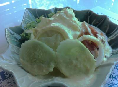 สลัดจานใหญ่ ผักกรอบๆ ที่ ร้านอาหาร Kobe Steakhouse เพชรบุรี