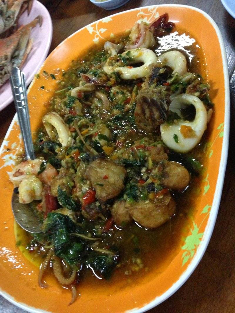 ทะเลผัดฉ่าาาาาา ที่ ร้านอาหาร สังเวียน ซีฟู๊ด